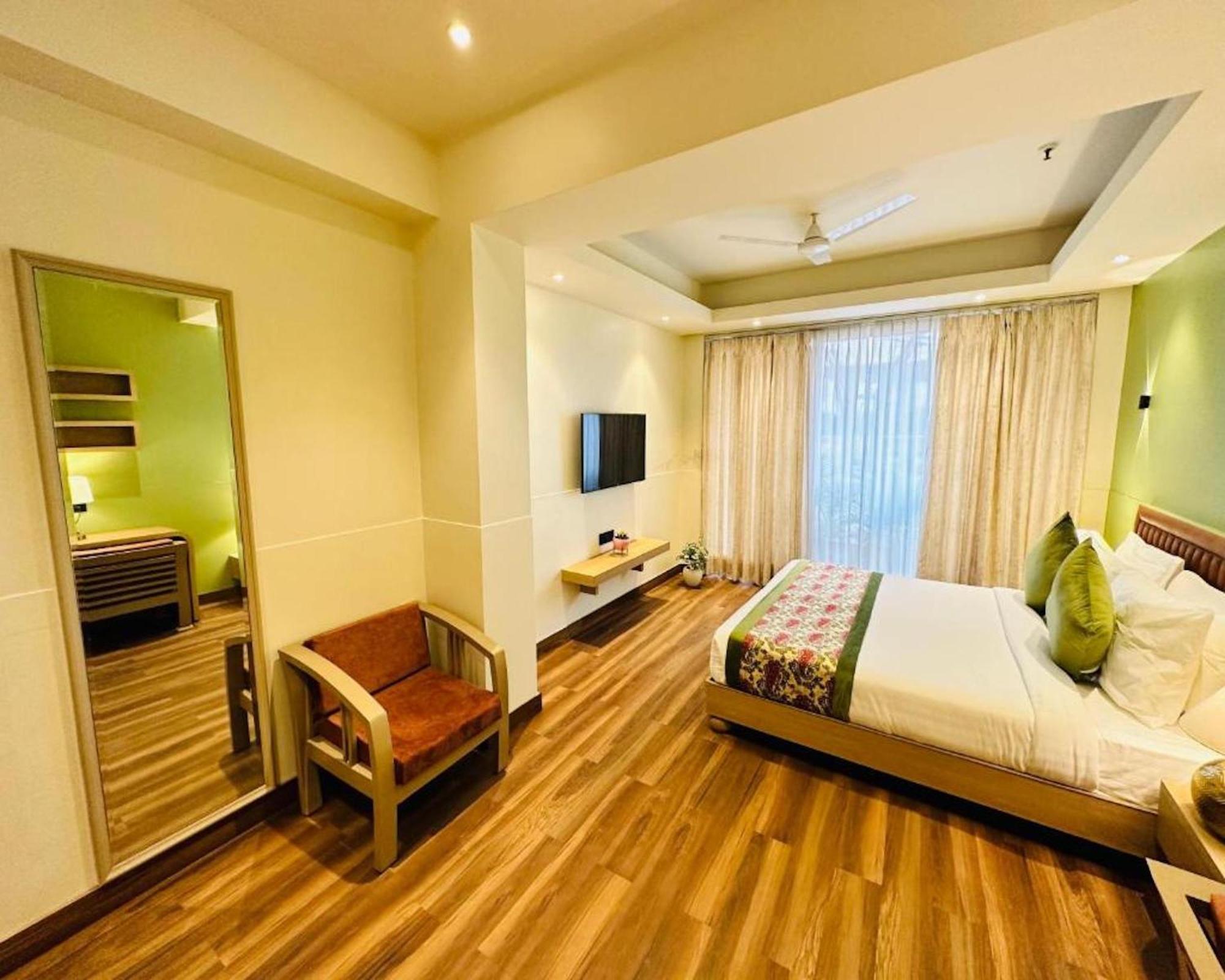 Crown Hotel Agra Near Taj Mahal Экстерьер фото